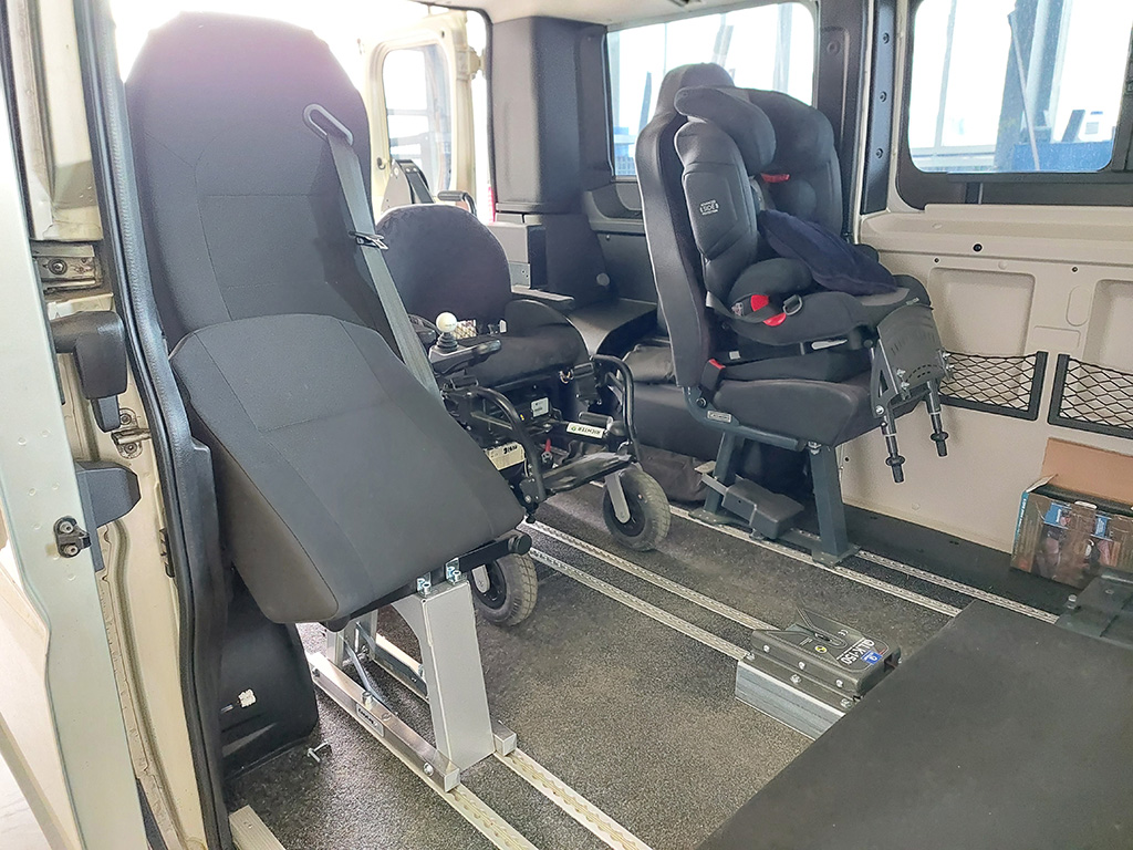 FZB-Rollstuhlumbau-Drehsitz-Laderampe-Fahrzeugbau